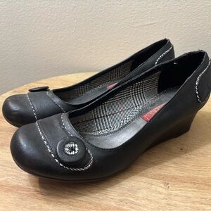 Hot kiss Black Wedge Shoes